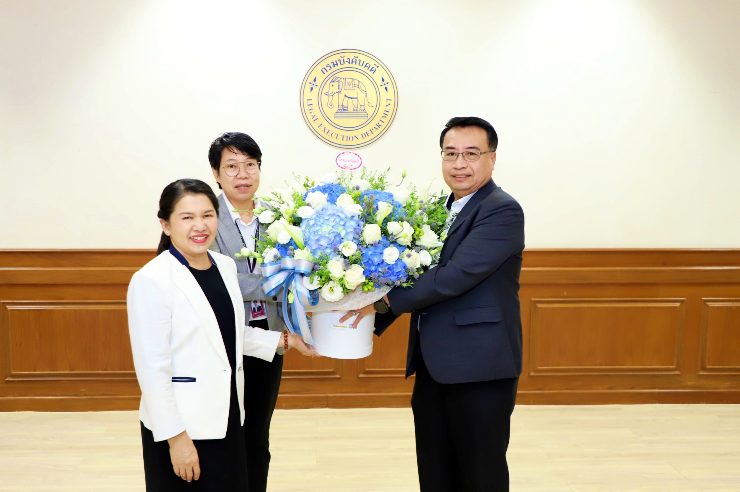 ผู้บริหารกรมบังคับคดีร่วมแสดงความยินดีกับอธิบดีกรมบังคับคดี เนื่องในโอกาสเข้ารับตำแหน่งใหม่